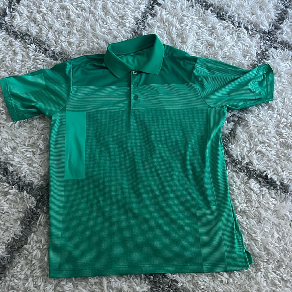 Green short sleeve shirt